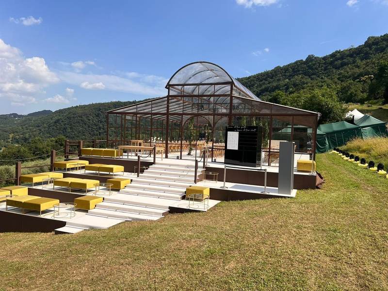 Open air greenhouse stage setup